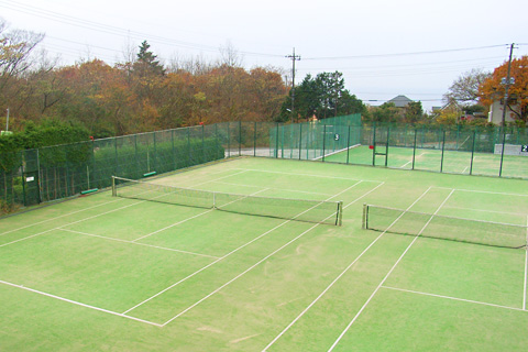 テニスコートでロケ！